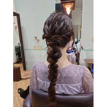 京都 烏丸御池 女性スタッフ 美容室 ヘアアレンジ ヘアセット 編みおろし